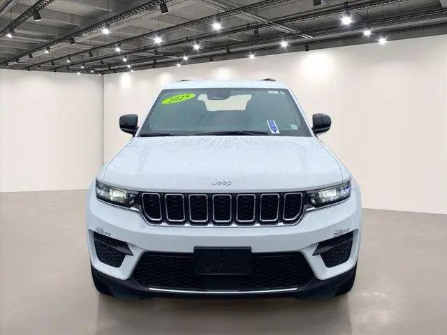 2025 Jeep Grand Cherokee Laredo 4x4 for sale in Elma, NY