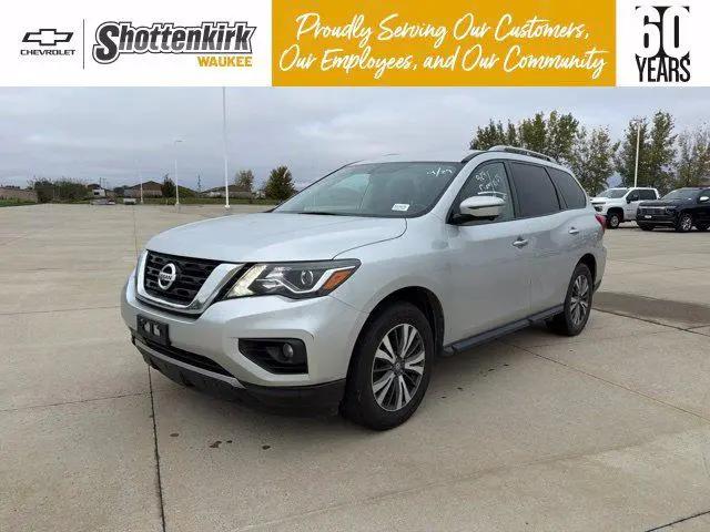 2017 Nissan Pathfinder SL for sale in Waukee, IA
