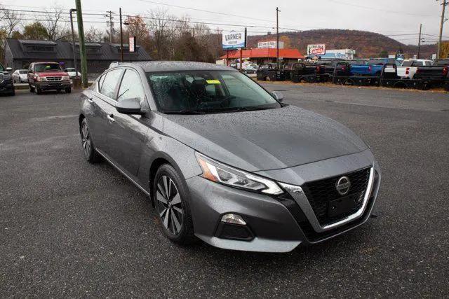 2022 Nissan Altima SV FWD for sale in Waynesboro, PA