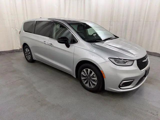2024 Chrysler Pacifica Hybrid Select for sale in Waterbury, CT