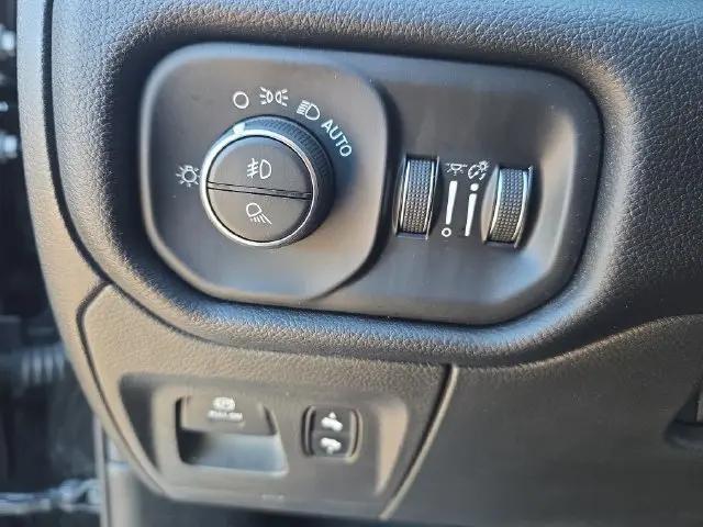 2019 Ram 1500 Big Horn/Lone Star Crew Cab 4x4 57 Box