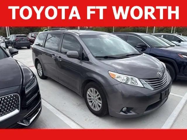2017 Toyota Sienna XLE 8 Passenger for sale in White Settlement, TX