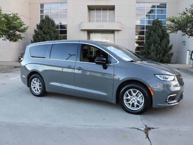 2025 Chrysler Pacifica Select for sale in Overland Park, KS