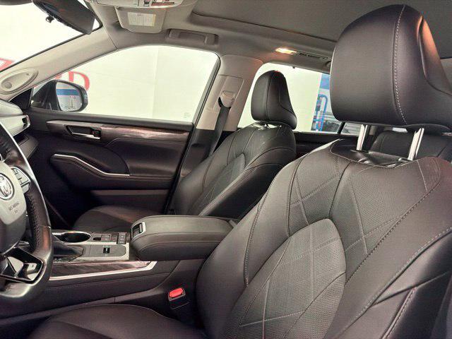 2021 Toyota Highlander Hybrid Platinum