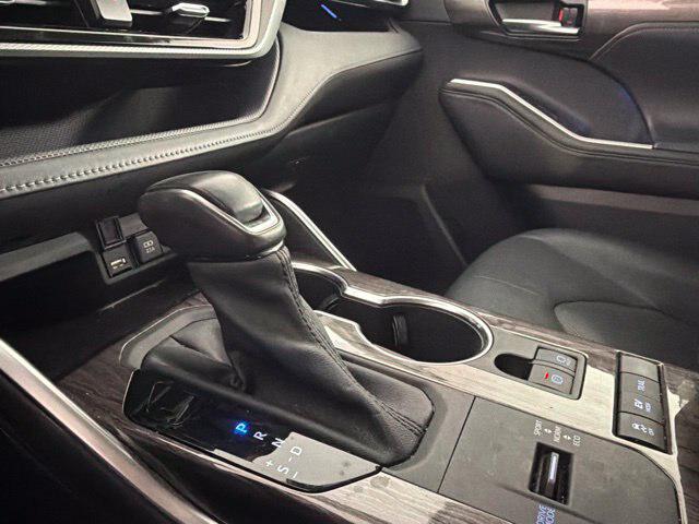 2021 Toyota Highlander Hybrid Platinum