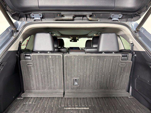 2021 Toyota Highlander Hybrid Platinum