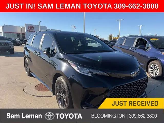 2025 Toyota Sienna XSE 7-Passenger for sale in Bloomington, IL