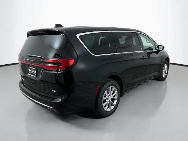 2027 Chrysler Pacifica Select AWD