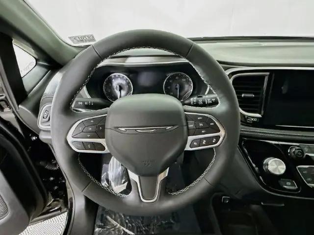 2027 Chrysler Pacifica Select AWD
