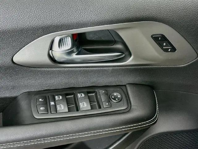 2027 Chrysler Pacifica Select AWD