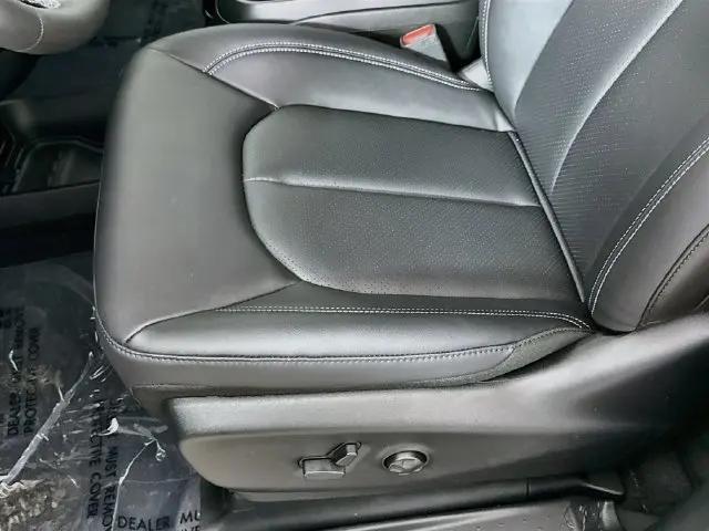 2027 Chrysler Pacifica Select AWD