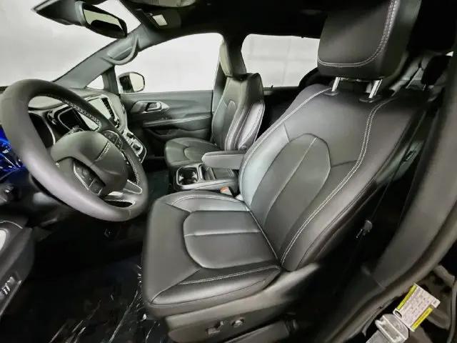 2027 Chrysler Pacifica Select AWD