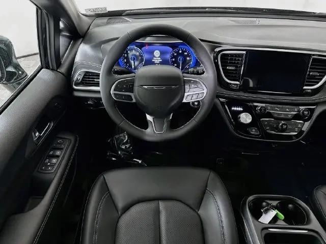 2027 Chrysler Pacifica Select AWD