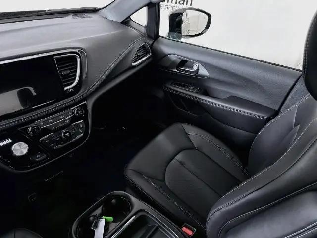 2027 Chrysler Pacifica Select AWD