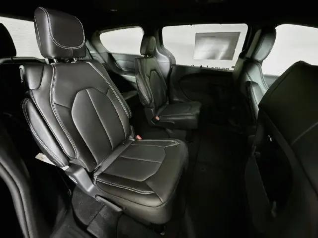 2027 Chrysler Pacifica Select AWD