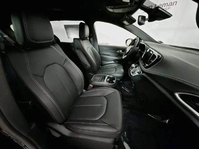 2027 Chrysler Pacifica Select AWD