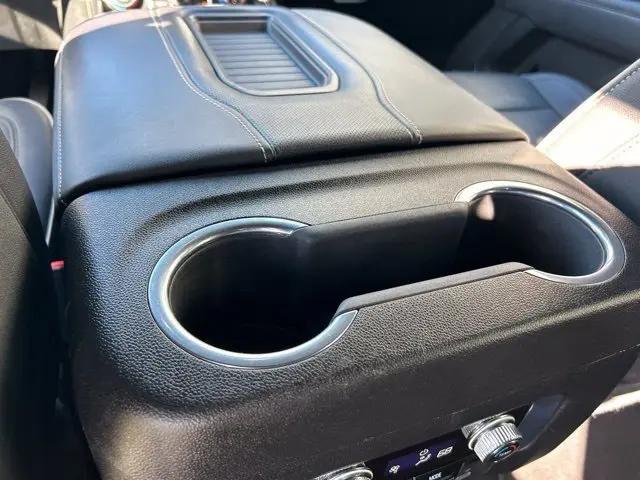 2023 GMC Yukon 4WD SLT