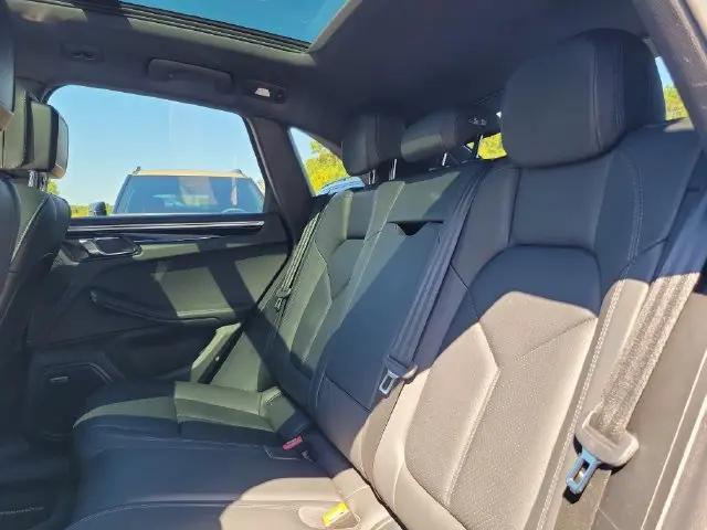 2020 Porsche Macan Macan