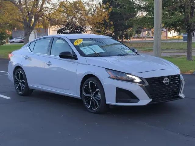 2025 Nissan Altima SR FWD