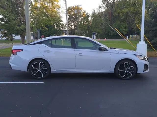 2025 Nissan Altima SR FWD