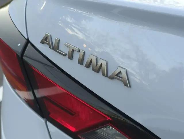 2025 Nissan Altima SR FWD