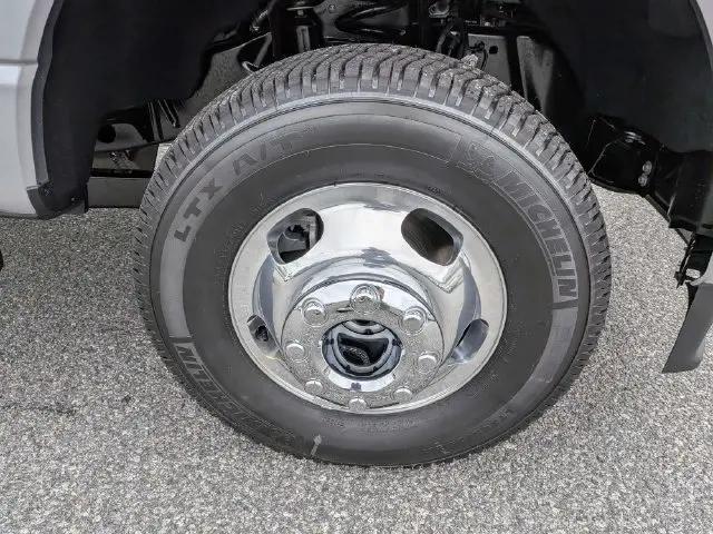 2027 Ford F-350 LARIAT