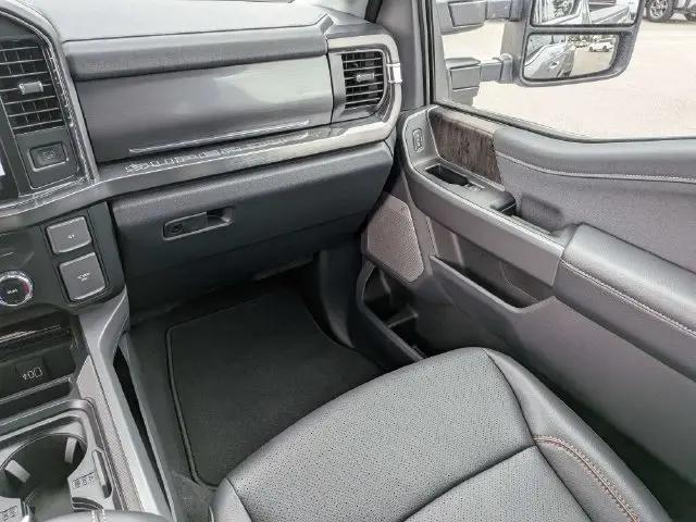 2027 Ford F-350 LARIAT