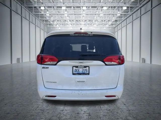 2020 Chrysler Voyager L