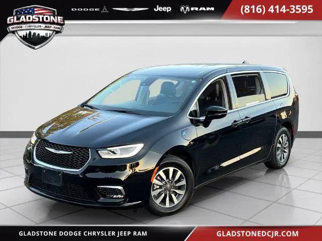 2024 Chrysler Pacifica Hybrid Select for sale in Gladstone, MO