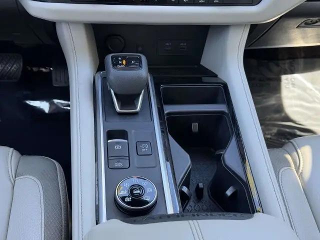 2024 Nissan Pathfinder SL 4WD