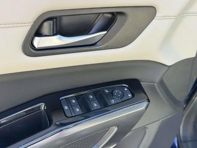 2024 Nissan Pathfinder SL 4WD