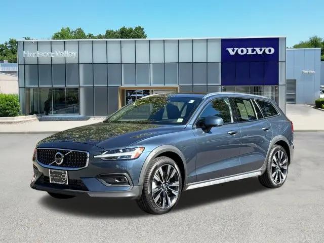 2026 Volvo V60 Cross Country Ultra, B5 AWD Gas mild hybrid for sale in Wappingers Falls, NY