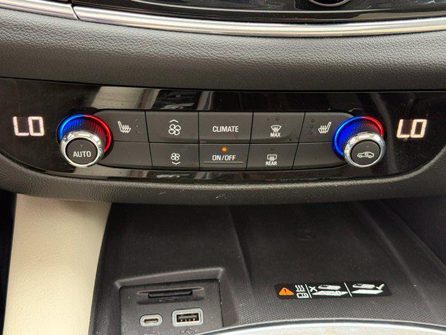 2023 Buick Enclave Essence AWD