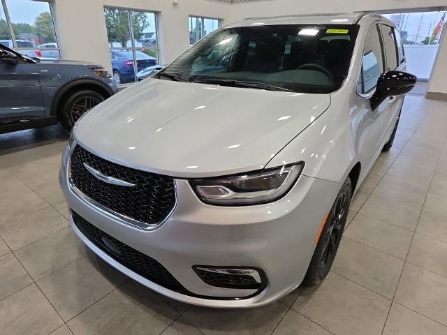 2026 Chrysler Pacifica Limited for sale in Sterling Heights, MI