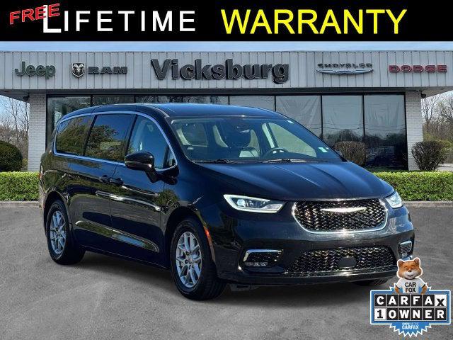 2024 Chrysler Pacifica Touring L for sale in Vicksburg, MI