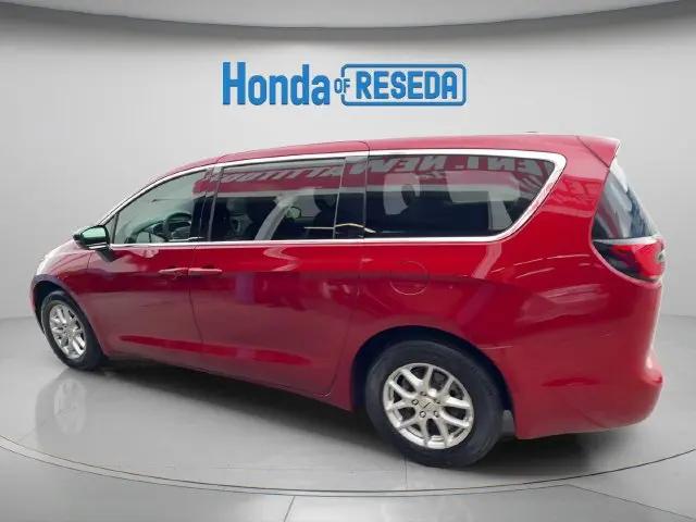 2025 Chrysler Pacifica Select