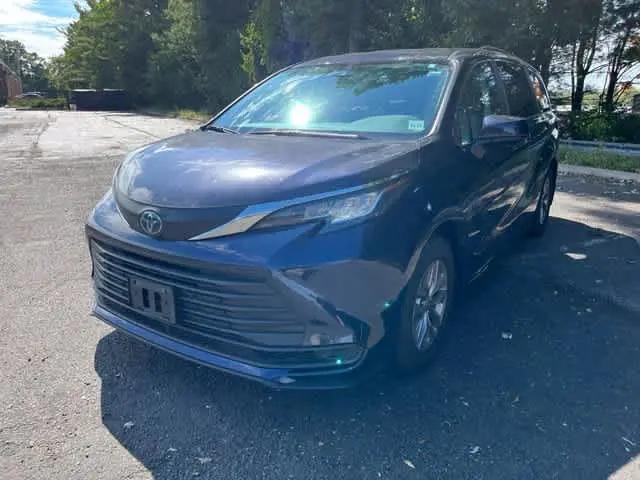 2023 Toyota Sienna LE for sale in Ramsey, NJ