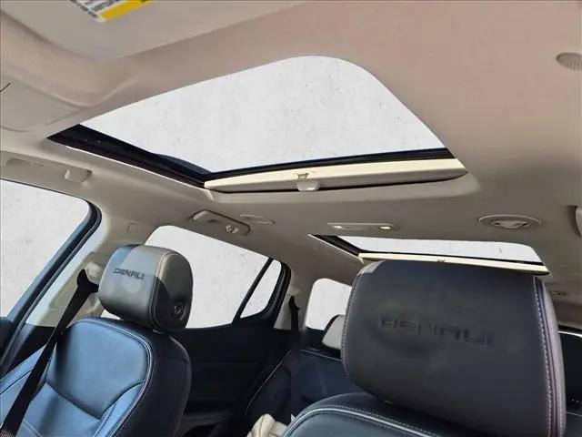 2023 GMC Acadia AWD Denali
