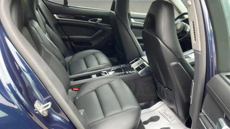 2015 Porsche Panamera 4
