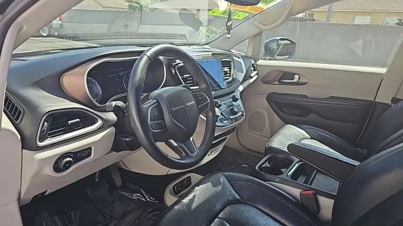 2017 Chrysler Pacifica Touring-L