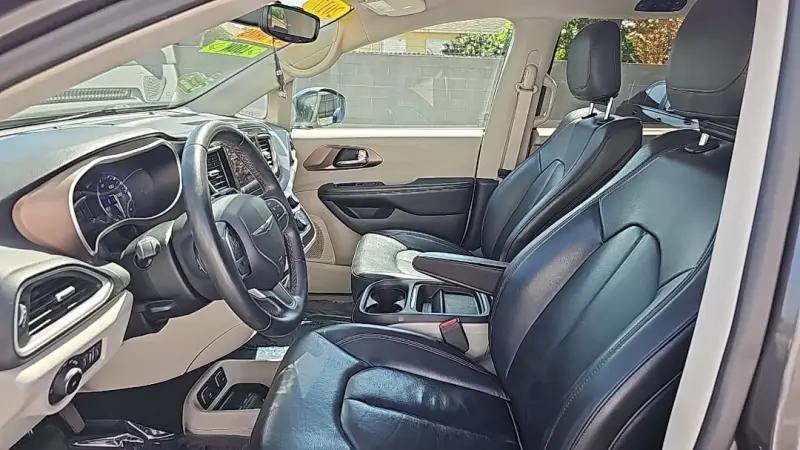 2017 Chrysler Pacifica Touring-L
