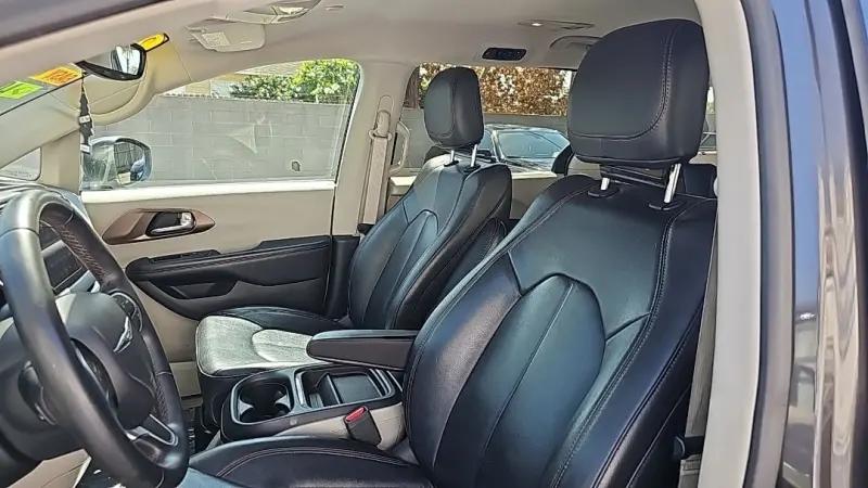 2017 Chrysler Pacifica Touring-L