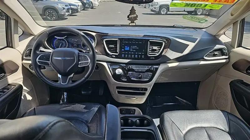 2017 Chrysler Pacifica Touring-L