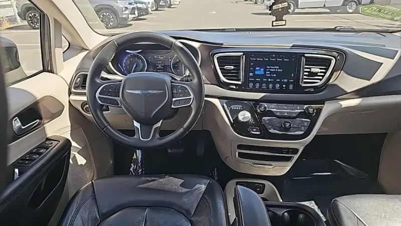 2017 Chrysler Pacifica Touring-L