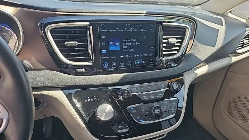 2017 Chrysler Pacifica Touring-L