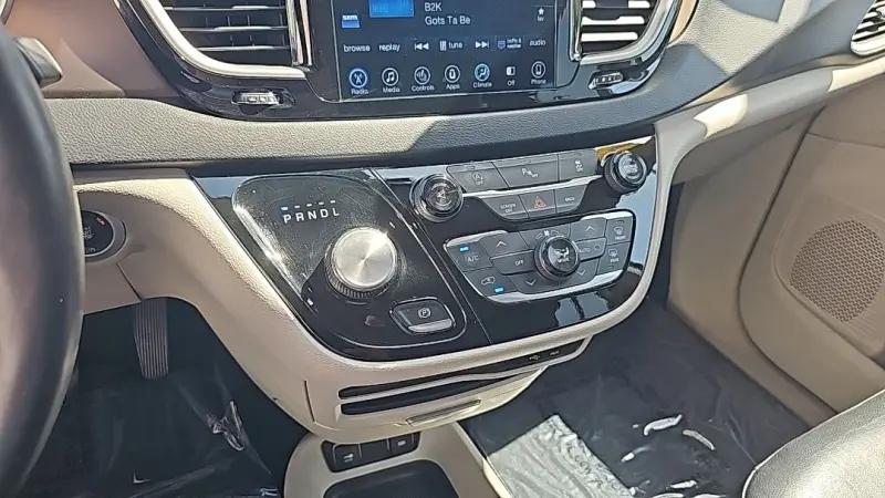 2017 Chrysler Pacifica Touring-L
