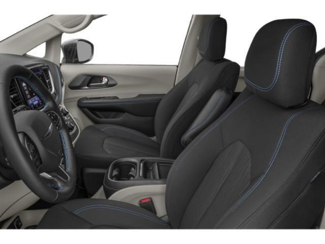 2023 Chrysler Pacifica photo 9 of 15