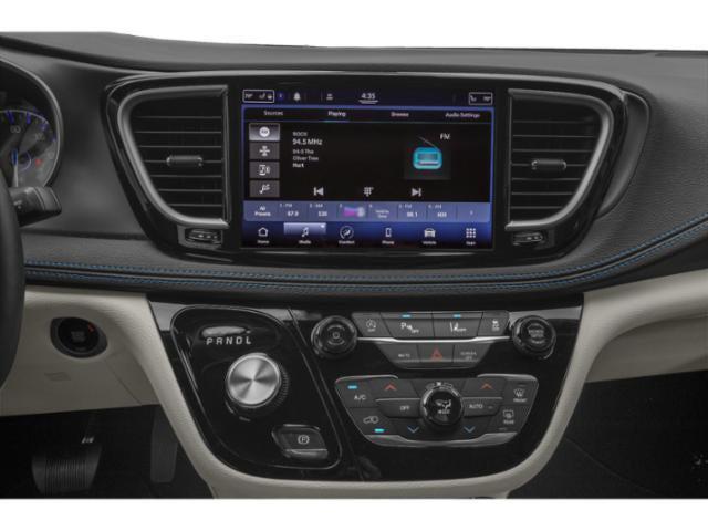2023 Chrysler Pacifica photo 10 of 15