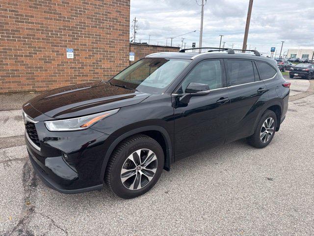2021 Toyota Highlander XLE for sale in Akron, OH