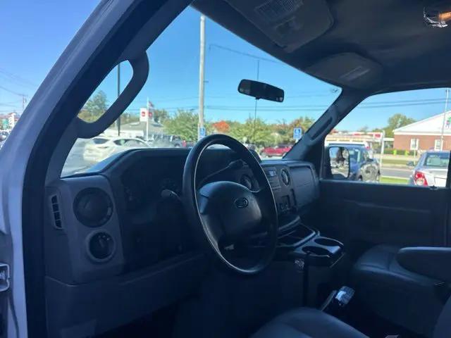 2013 Ford E-350 Super Duty XL